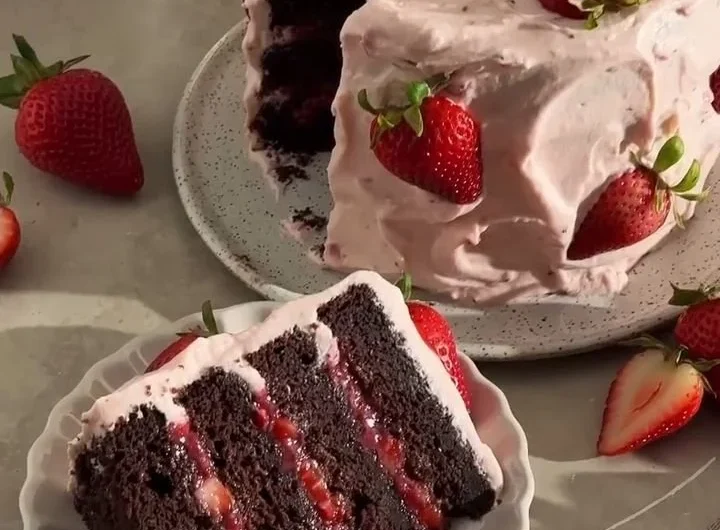 Delicious homemade strawberry chocolate cake with fresh strawberries and chocolate frosting